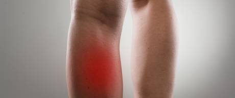 Bolest nohou nebo křeče můžou značit chronické žilní onemocnění nebo ischemickou chorobu dolních končetin.