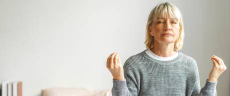 Jeden z následků menopauzy je nižší elasticita žil a vznik metliček a křečových žil. Žilní onemocnění můžete oddálit a zpomalit.